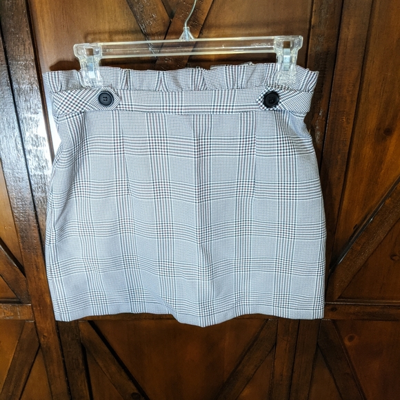 Topshop Dresses & Skirts - Topshop Skirt W/ Ruffles & Buttons